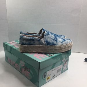 Madeline Girl WM Sz/6 Blue Tie Dye Slip On Sneakers